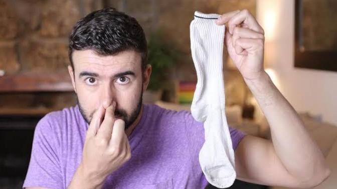 Çorabını oraya buraya attığını gördüğünüz sevgilinizden soğur ve ayrılır mısınız?