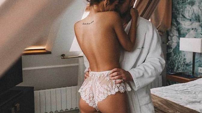 21 yaşında bir kadınla 35 yaşında bir erkek yatakta uyum sağlayabilir mi?