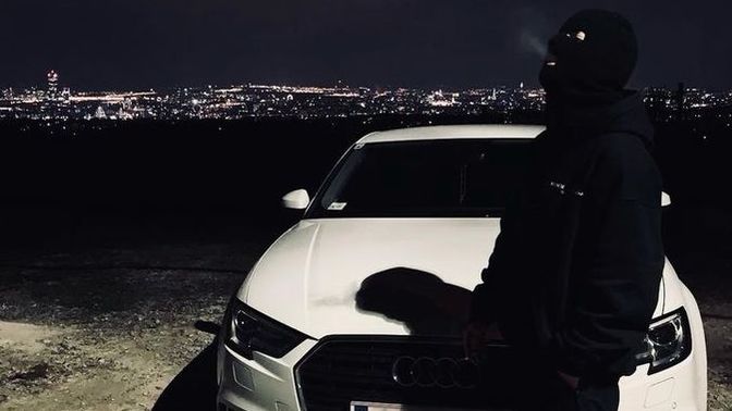 Ehliyeti olduğu halde arabası olmayan var mı?