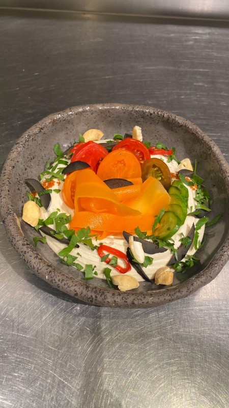 Farklı bir humus sunumu ile karşınızdayım, tabağım nasıl gözüküyor sizce?