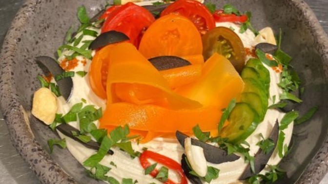 Farklı bir humus sunumu ile karşınızdayım, tabağım nasıl gözüküyor sizce?
