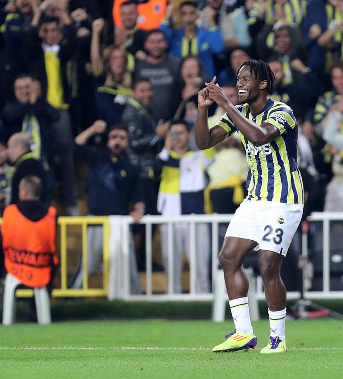 Fenerbahçe, Yunan rakibi AEK Larnacayı 2-0 yenerek liderliğe yükseldi. Farklı bir hissiniz oldu mu?