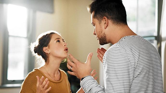 Sevgilin her gittiği yerin haberini size vermek zorunda mı?