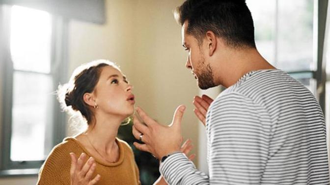 Sevgilin her gittiği yerin haberini size vermek zorunda mı?