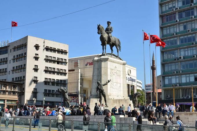 Ankara  yaşayanlara soruyorum  Ankara  tren garından Ayrancı Pazar yerine nasıl giderim?