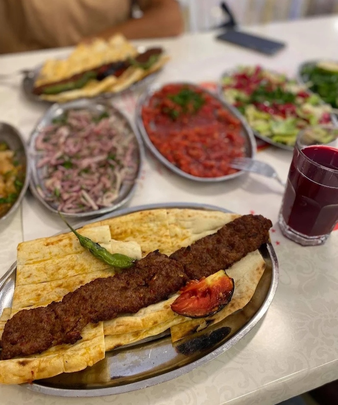 2 porsiyon kebap yedik, her şey dahil 146 TL hesap ödedim! İşletme sahibinin matematiği mi zayıf?