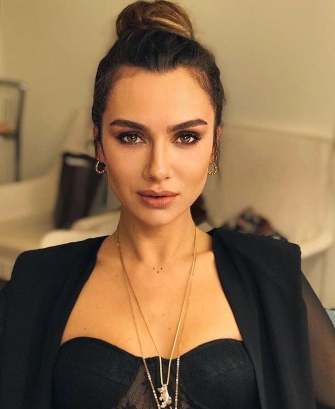 Şu sıralar Birce Akalayın güzelliği çok konuşuluyor. Sizce de söylendiği kadar güzel mi?