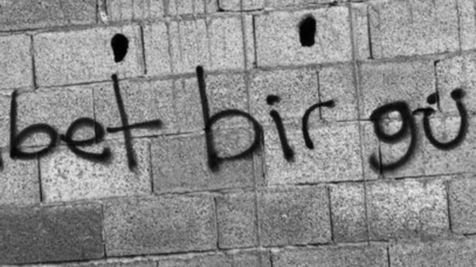 Sözlerinde Yolculuk edebileceğim güzel bir Şarkıyı bana bahşeder misiniz KS Canlar?