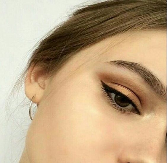 Özenmeden çekilen eyelinerın daha güzel olması durumunu bir tek ben mi yaşıyorum?