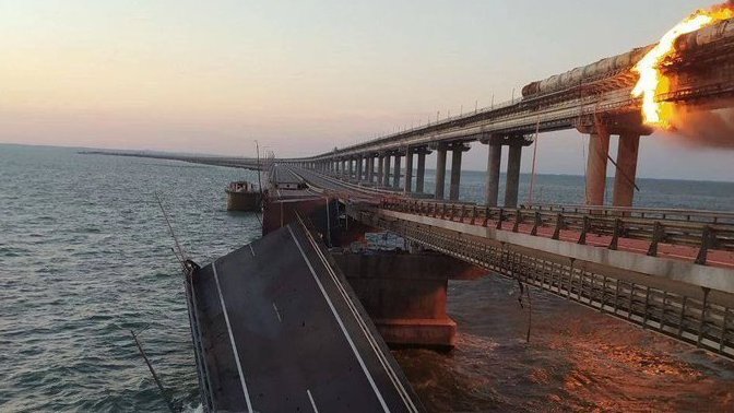 Putin'in "Dokunulmaz S-400, S-500 gibi donatıldı" dediği Kırım köprüsünün vurulması gündem oldu! Düşünceleriniz neler?