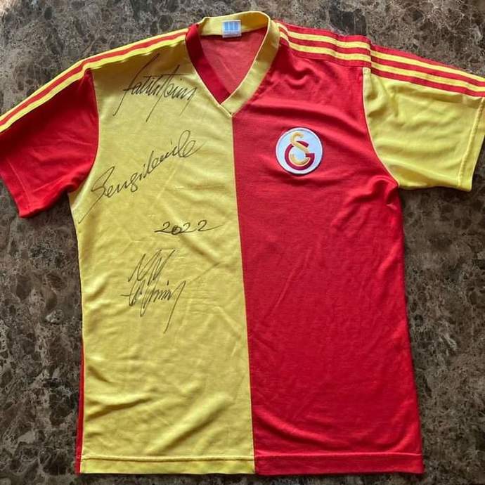 Fatih Terim, jübilesinde giydiği formayı SMA hastası Duru bebeğin ailesine bağışladı! Bu farkındalığı her ünlü yapmalı mı?