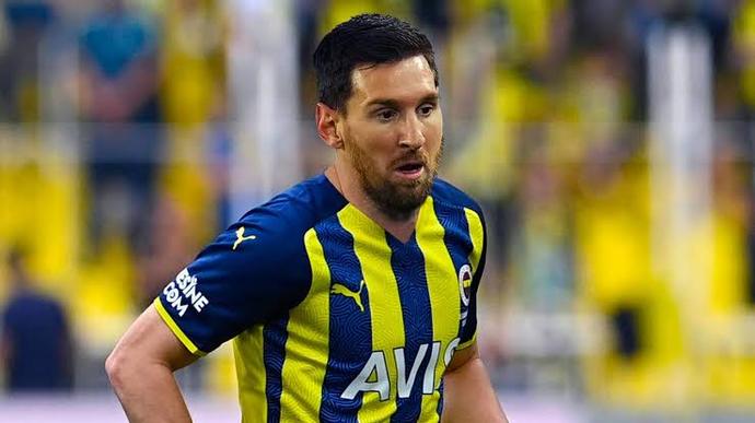 Galatasarayın Ronaldo hamlesine karışık Fenerbahçe de Messiyi alır mı?