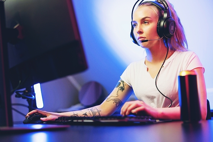 Gamer kızların etrafında çok erkek olmasının sebebi nedir?