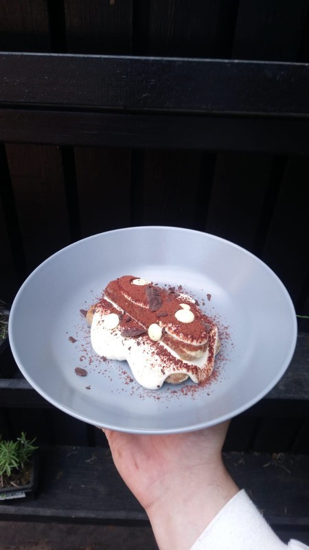 Tiramisu tatlısı yaptım, nasıl gözüküyor sizce?