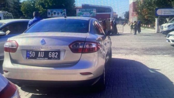 Rektör, devletin aracını okula gitmesi için kızına tahsis etti! Sizce bu davranış doğru mu?
