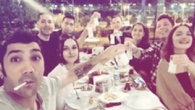 Kadir gecesinde rakı masası paylaşımı yapan Pegasus çalışanına 3 ay 22 gün hapis cezası! Cezaya gerek var mıydı?