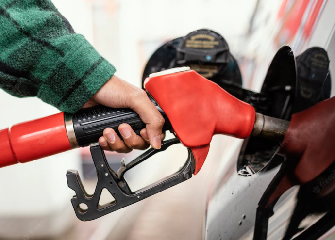 Motorine bu geceden itibaren geçerli olmak üzere 1.38 TL zam geldi! Yıl sonuna kadar litresi 30 TL olur mu?