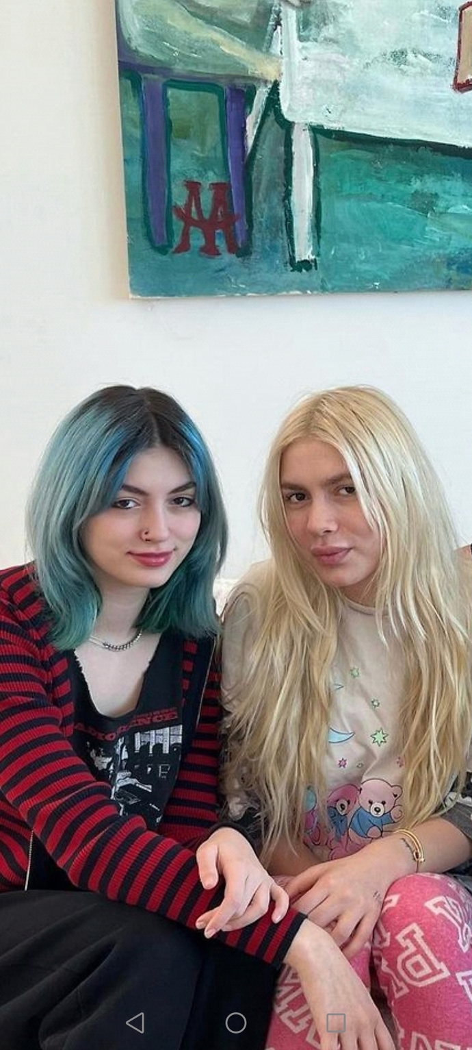 Aleyna mı güzel sizce kardeşi mi?