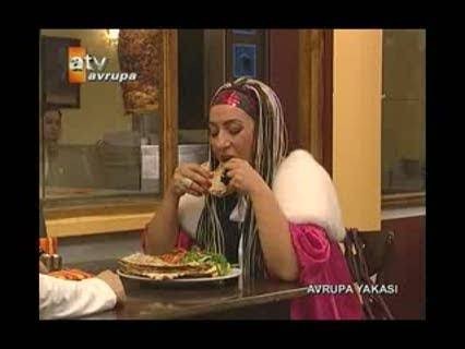 Manitanızın yanında mi daha rahat yemek yersiniz, yoksa arkadaşlarınızın mı?