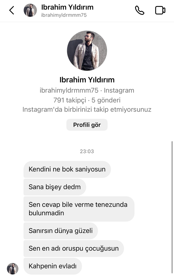 Arkadaşlar instagramdan birisi bana bu şekilde küfürler edip engellemiş. Savcılığa versem bir sonuç çıkar mı?