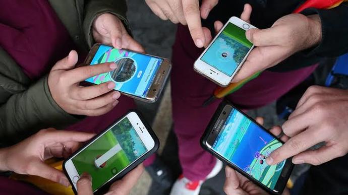 Mobil oyun oynarken yatarak mı oynarsınız yoksa oturarak mı?