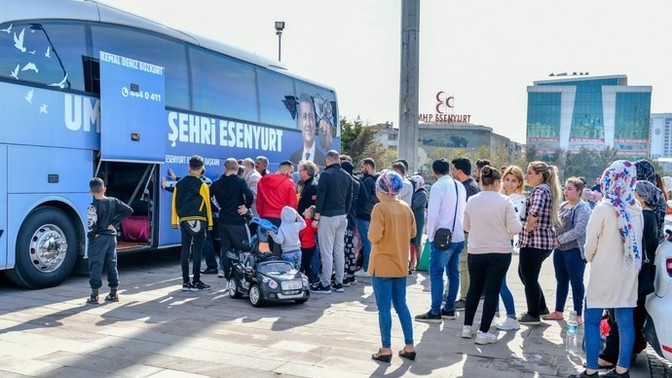 Suriye’ye dönen göçmenler, Türkiye’de hayat çok pahalı o yüzden gidiyoruz diyor. Ülkemizde pahalılık mı var😁?