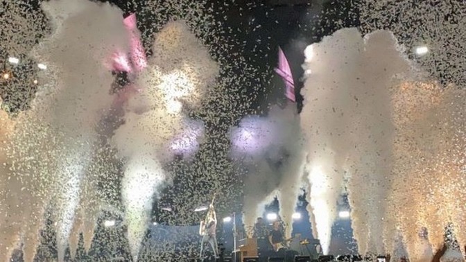 Sevmediğiniz bir sanatçının konserine, birinin hatırı için gider misiniz?