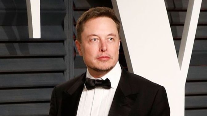 Elon Musk "Yanık Saç" kokulu parfüm çıkarmış! Bu parfümden almak isteyen var mı?