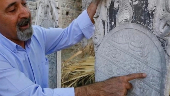 Mezarına 13 yıl boyunca bamya yediğini yazdırdı! Sen olsaydın mezarına ne yazdırırdın?