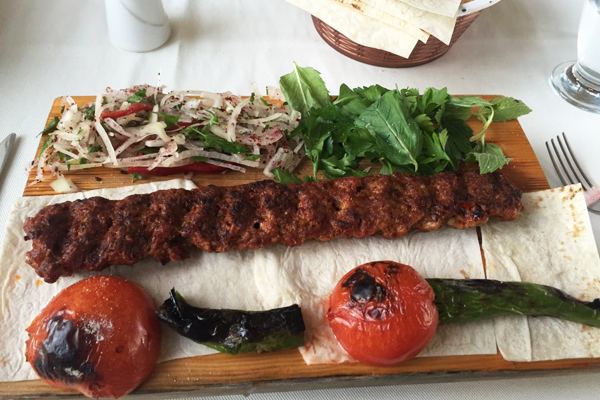İlk buluşmada yemek tercihiniz ne oluyor?