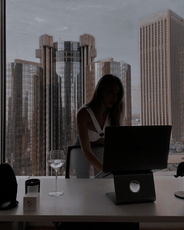 Hangi tür bir iş beni böyle boss bitch gösterir?