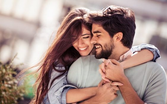 Aşırı ilgi gösteren flört sıkıcı mıdır, ideal midir?