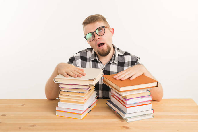 Sürekli kitap okuyan insanları sıkıcı buluyor musunuz?