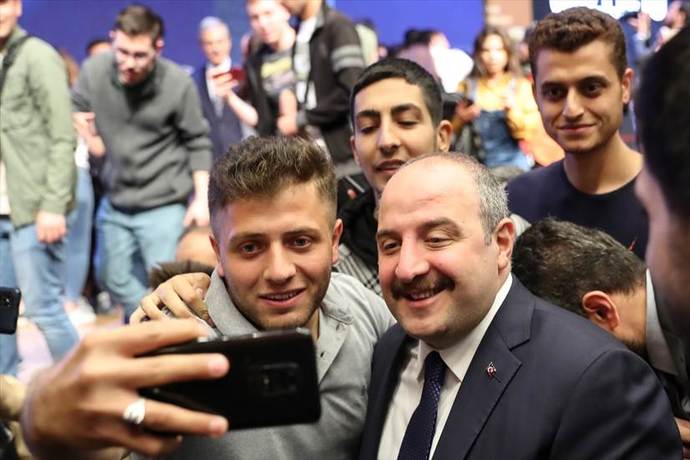 Bakan Varank, ülkemizde çok sık cep telefonu değiştirildiğini söyledi! Kullandığınız telefonu ne zaman aldınız?