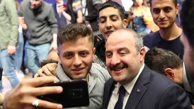 Bakan Varank, ülkemizde çok sık cep telefonu değiştirildiğini söyledi! Kullandığınız telefonu ne zaman aldınız?