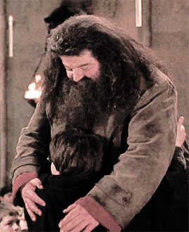 Rubeus hagrid öldü?