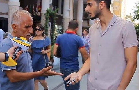 Tam birine ekonomiden yakındığın anda, telefonunu çıkar diyen bir amcayla karşılaşsan tepkin ne olurdu 😄?