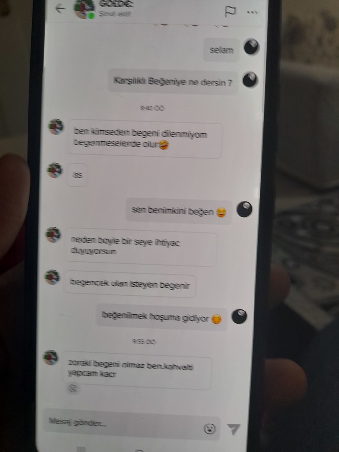 Eşim TikTokta kadınlarla mesajlaşıyor. Hazmedemiyorum, ne yapayım?