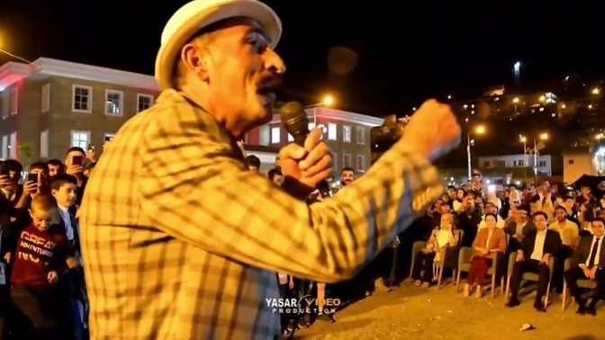İngiltere'nin "gitmeyin" dediği şehirdeki konsere on binler katıldı! Tıvorlu İsmail'i tanıyor musunuz?
