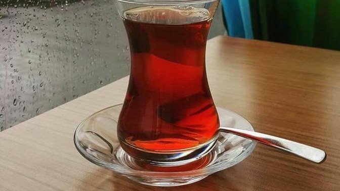 Çayı şekerli mi içersin yoksa şekersiz mi?