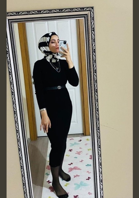Tesettürlüyüm ama giyim tarzım dar, çevrem çok tepki gösteriyor. Haklılar mı?
