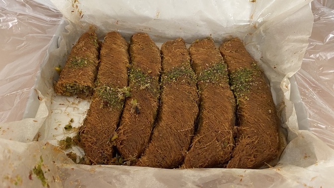 Sevgilimle küstük, gönlümü almak için tatlı göndermiş. Barışayım mı?