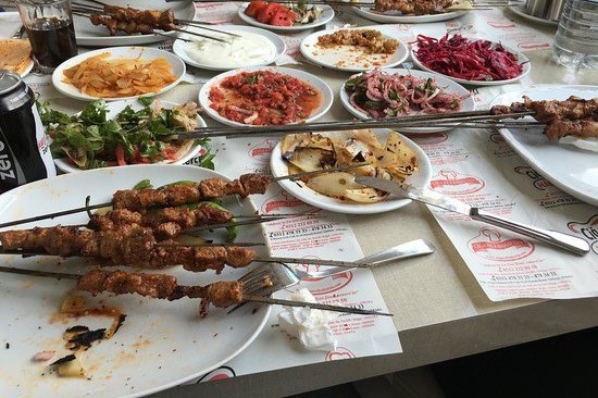 İlk buluşmada esnaf lokantasında ciğer yemeye götüren erkekten hayır gelir mi?