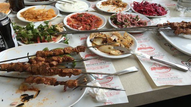 İlk buluşmada esnaf lokantasında ciğer yemeye götüren erkekten hayır gelir mi?
