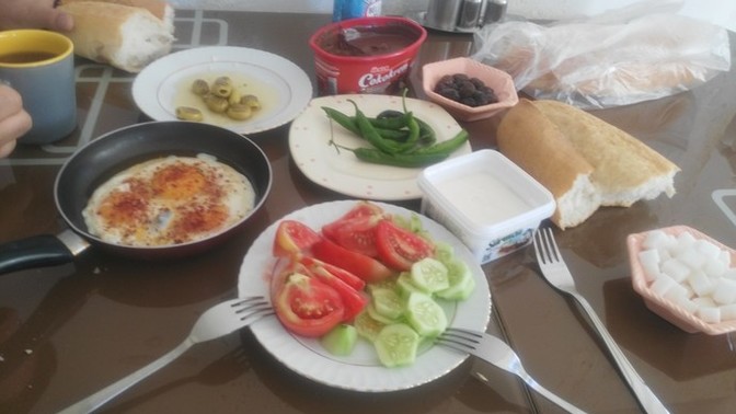 Aksam yemeğinde ne yediniz?