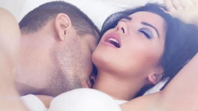 Kızlar sadece duygusal olarak bir şeyler hissettikleri biriyle mi seks yaparsa zevk alır?