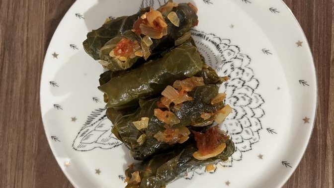 Karalahana sarması yaptım. Senin en sevdiğin sarma hangisi?