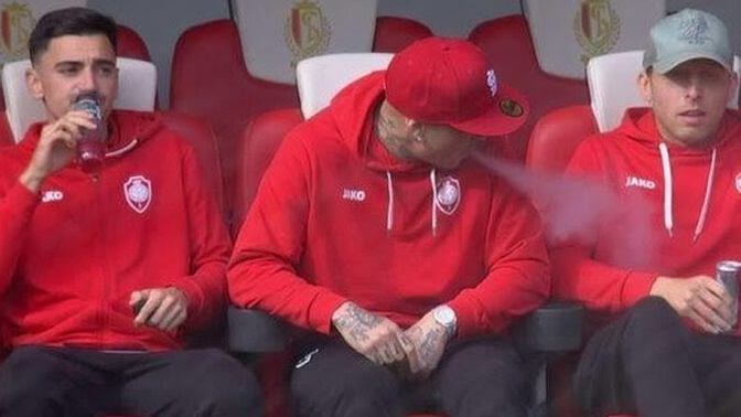 Yedek kulübesinde sigara içen Nainggolan süresiz kadro dışı bırakıldı. Futbolcular sigara içebilmeli mi?