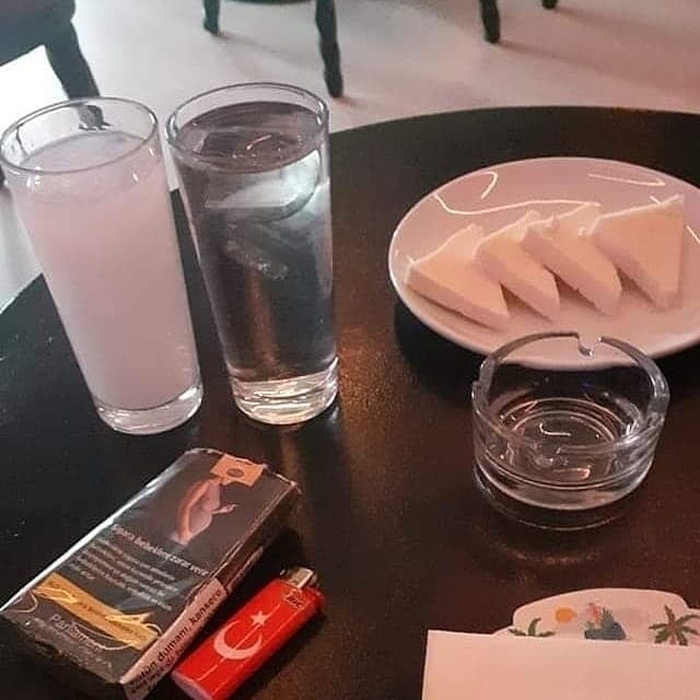 Alkol kullanan biriyle sevgili olur musunuz?