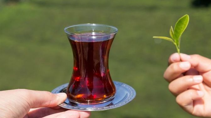 Kışın içiyorsun için ısınıyor, yazın içiyorsun hararetini alıyor. Çayı böyle güzel kılan detaylar sizce nelerdir?